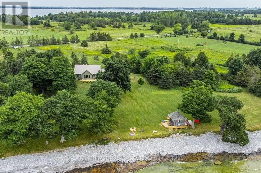 Detached at 395 NINE MILE POINT ROAD, Frontenac Islands