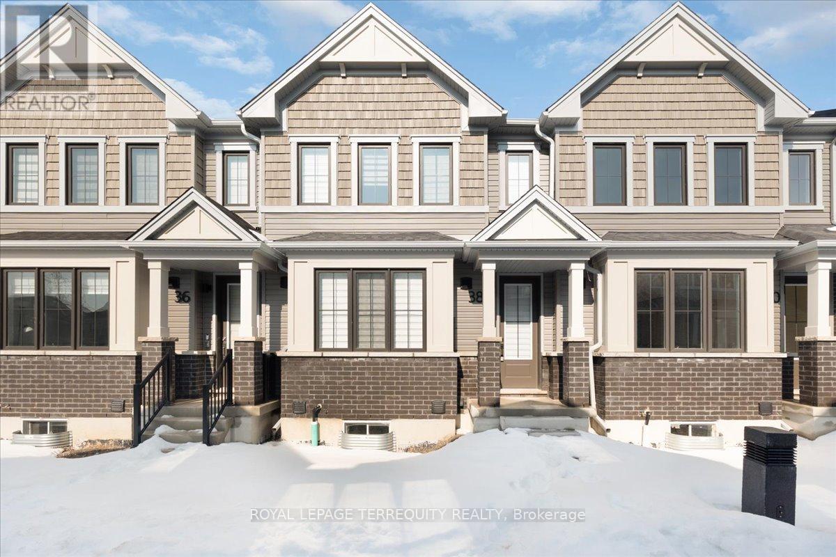 Townhouse at 38 KINGBIRD COMMON, Cambridge