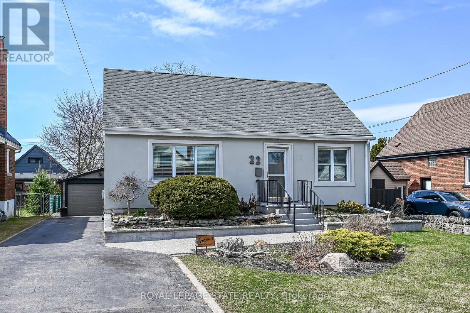 Detached at 22 MARION PLACE, Hamilton (Stoney Creek)