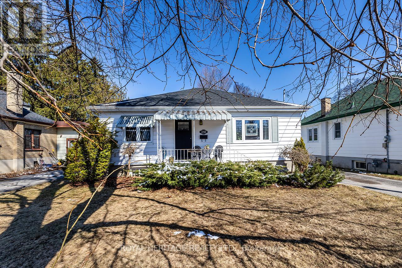 Detached at 250 KING GEORGE STREET, Peterborough (Otonabee Ward 1)