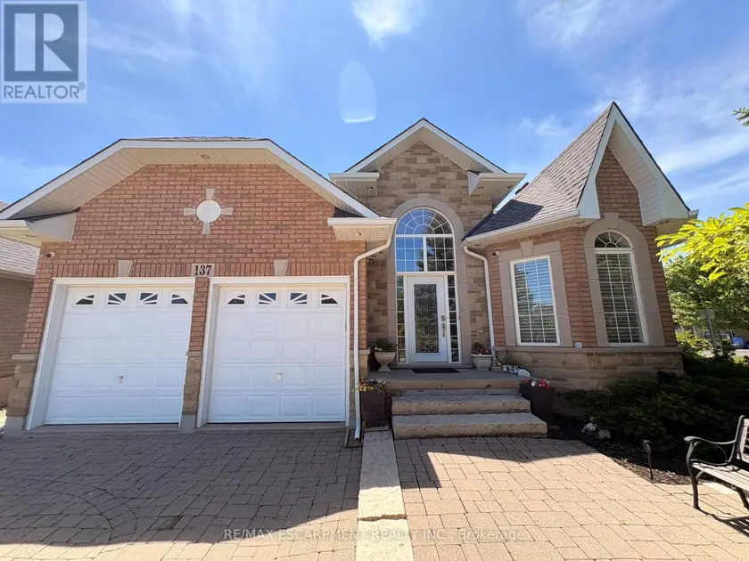 Detached at 137 PINEHILL DRIVE, Hamilton