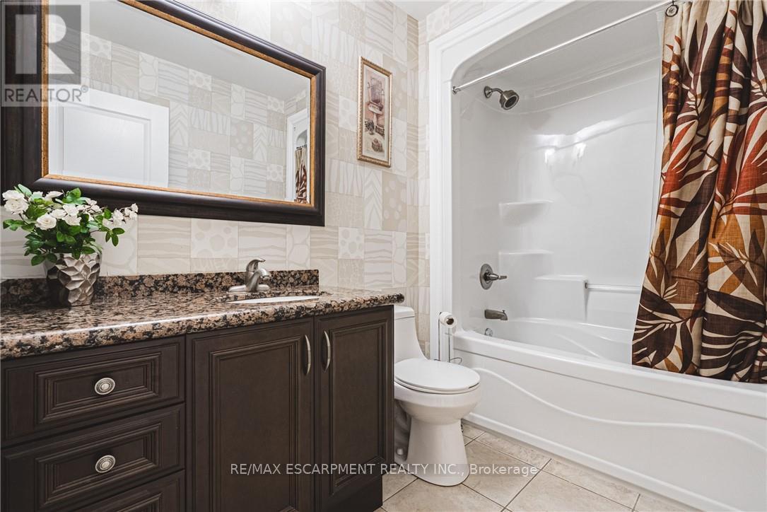 Detached at 137 PINEHILL DRIVE, Hamilton