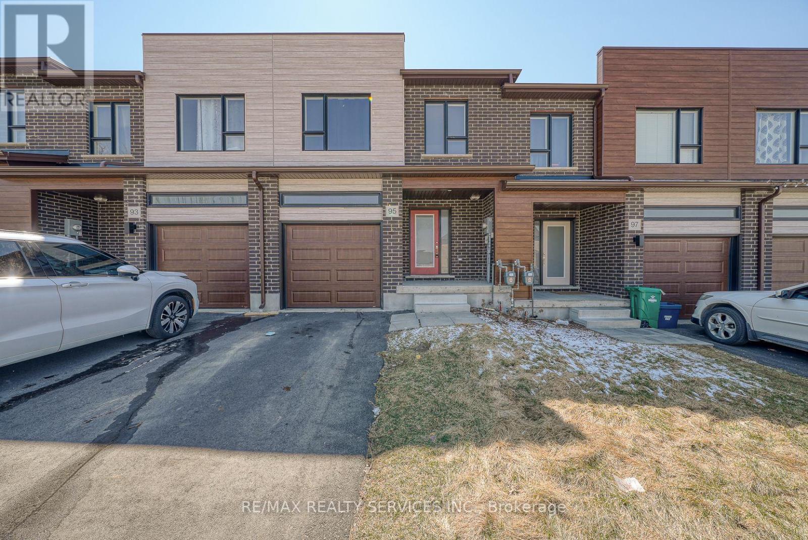 Townhouse at 95 QUEENSBROOK CRESCENT, Cambridge