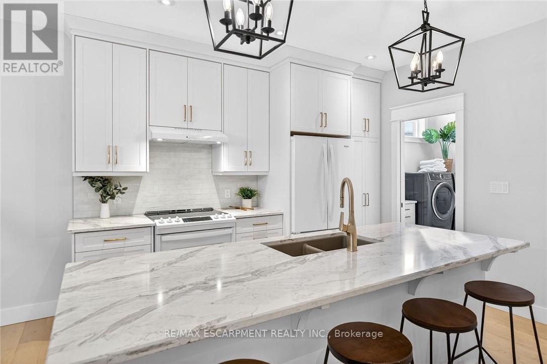 Detached at 23 - 24 CRADDOCK BOULEVARD, Haldimand