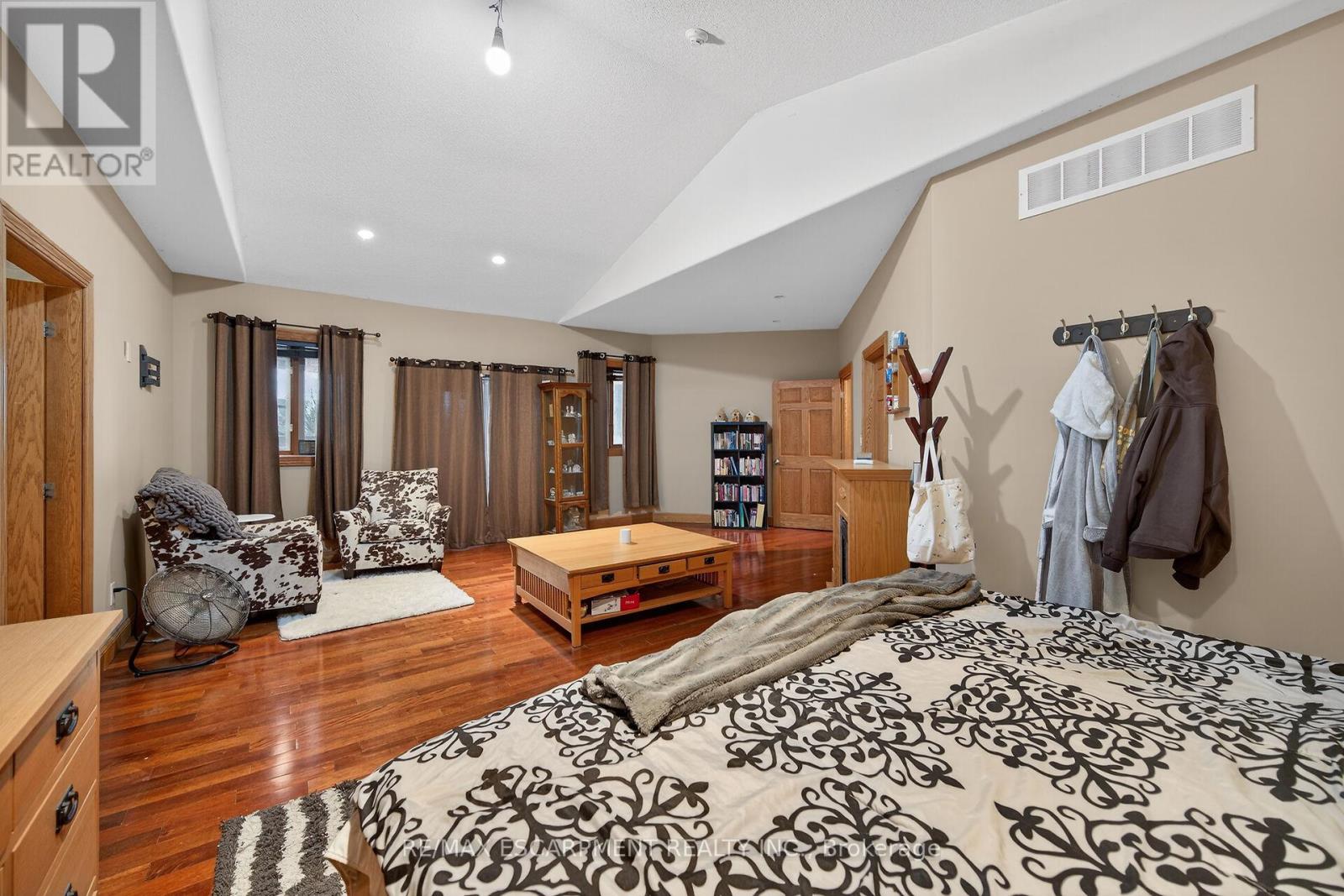 Detached at 393 OLD ONONDAGA ROAD E, Brant