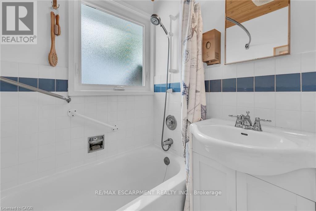 Detached at 2090 LAKESHORE ROAD, Haldimand
