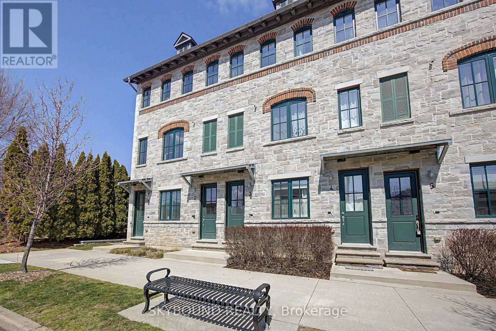 Townhouse at 3 - 290 BARTON STREET W, Hamilton (Strathcona)