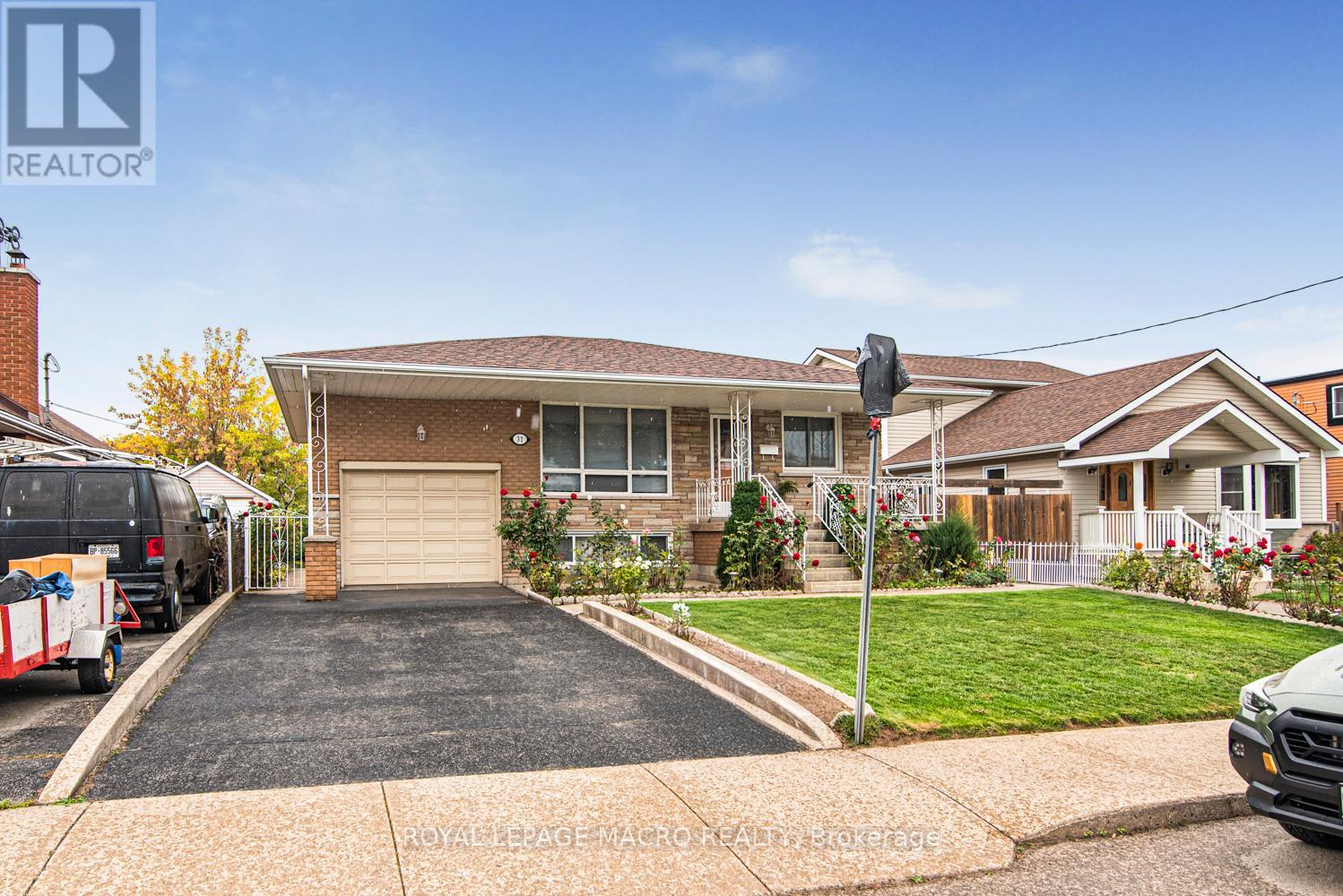 Detached at 31 ADAIR AVENUE N, Hamilton (McQuesten)