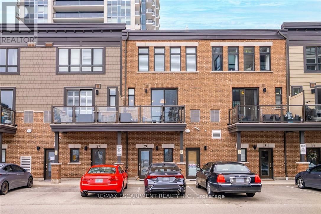 Townhouse at 29 ESPLANADE LANE, Grimsby (Grimsby Beach)