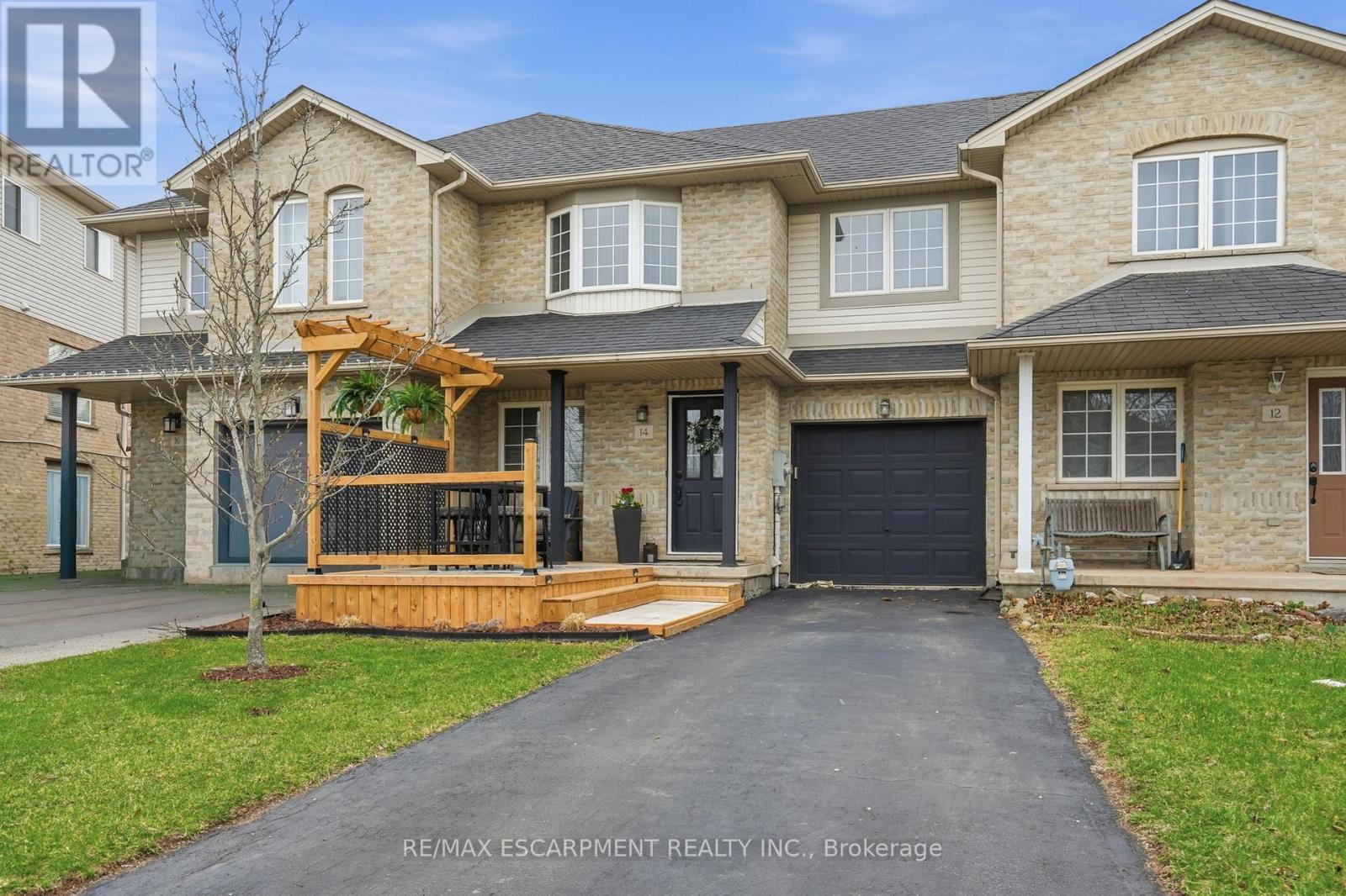 Townhouse at 14 KENYON CRESCENT, Grimsby (Grimsby East)