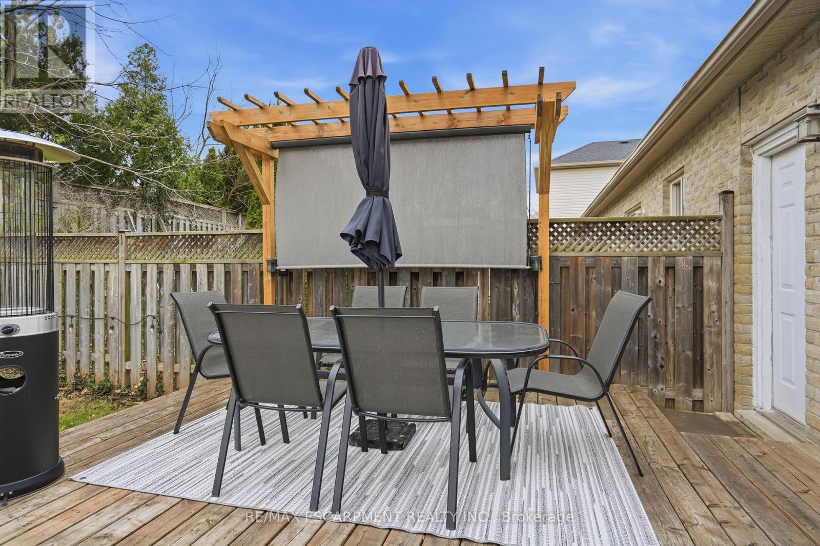 Townhouse at 14 KENYON CRESCENT, Grimsby