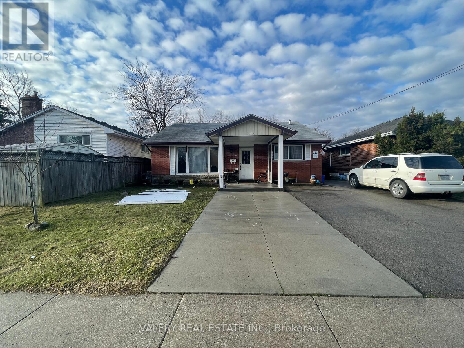 Detached at 2 - 176 FENNELL AVENUE E, Hamilton (Balfour)