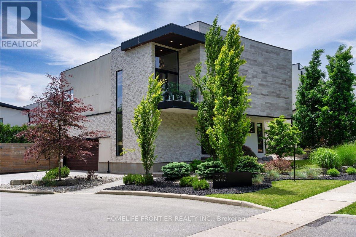 Detached at 1 - 1452 BYRON BASELINE ROAD, London South (South K)