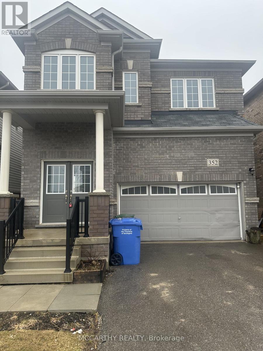 Detached at 352 VANDUSEN AVENUE, Southgate