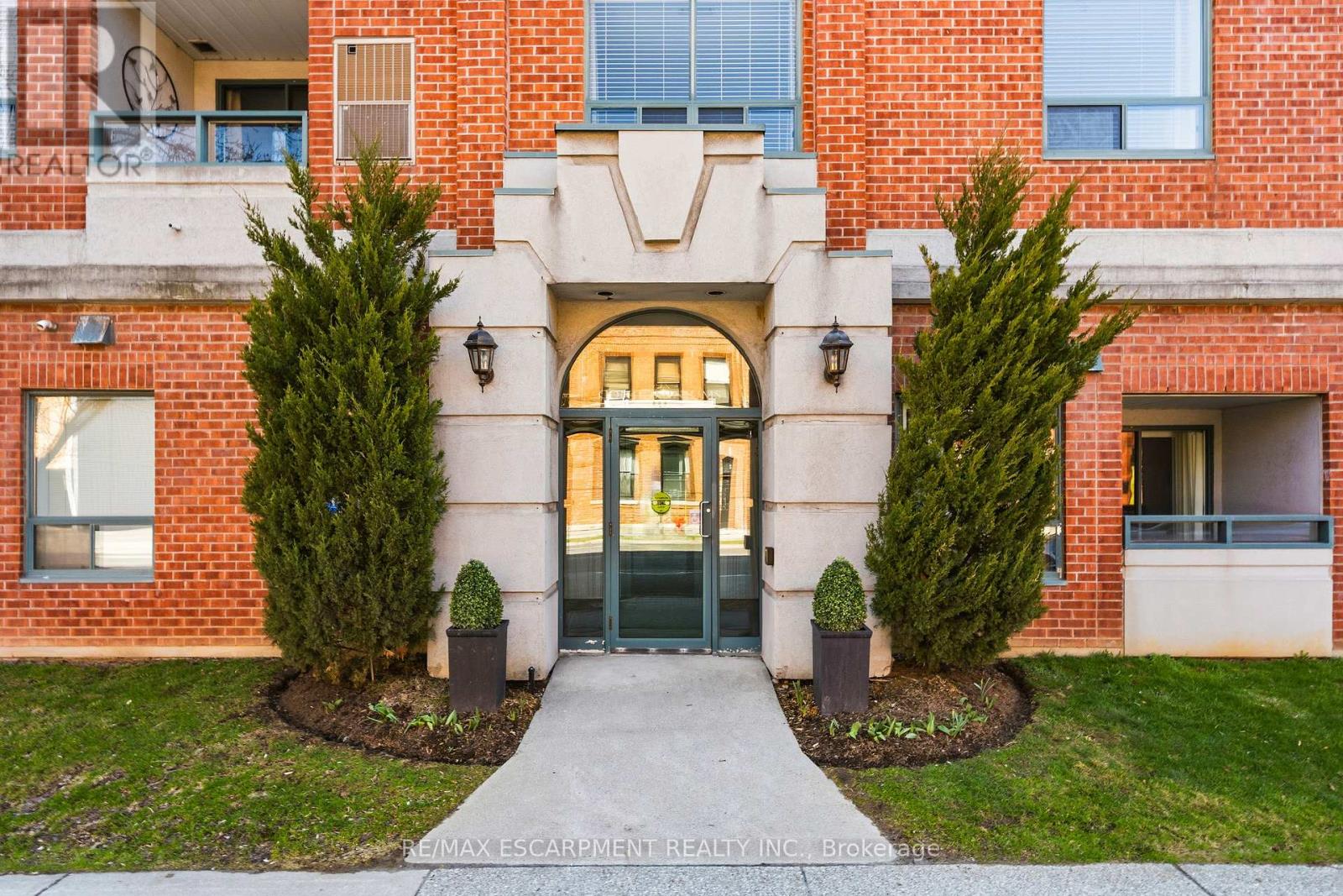 Apartment at 203 - 8 MAIN STREET, Hamilton