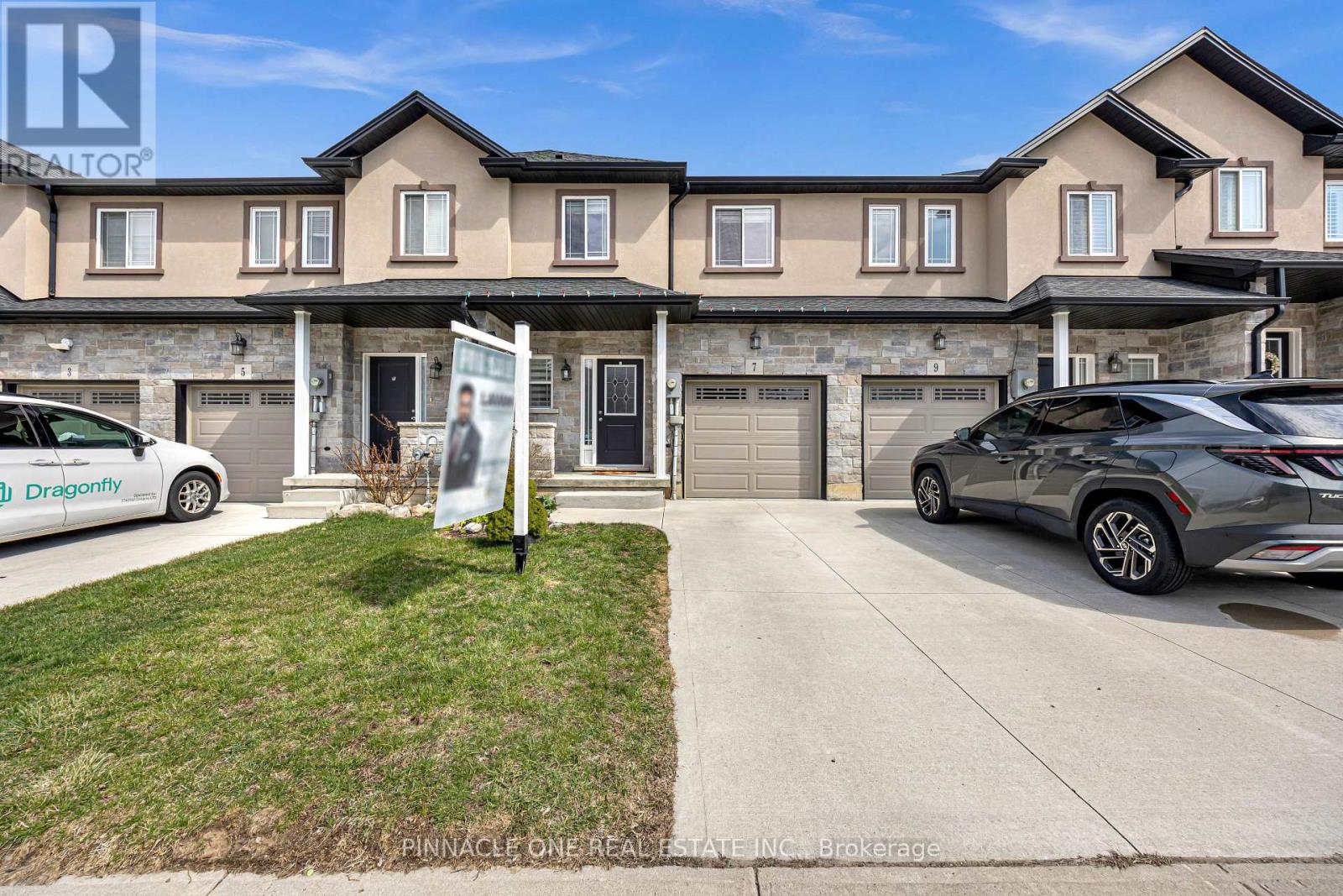 Townhouse at 7 MISTYWOOD DRIVE, Hamilton (Stoney Creek Mountain)