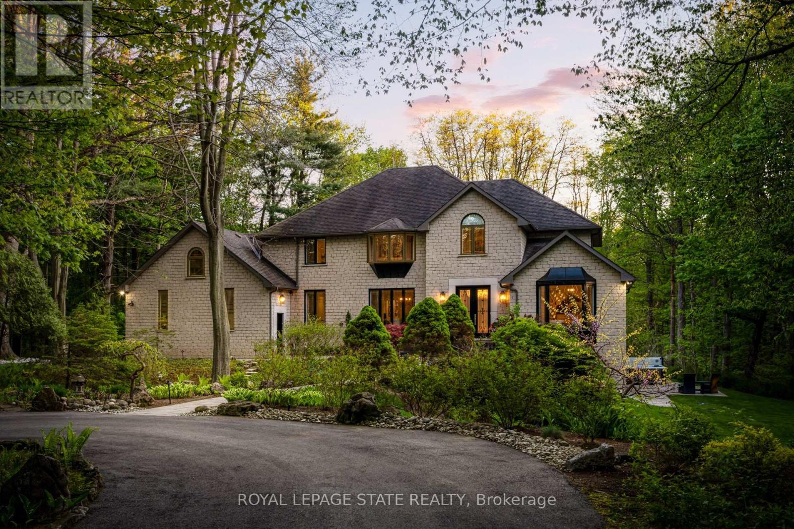Detached at 18 ELDER CRESCENT, Hamilton (Ancaster)