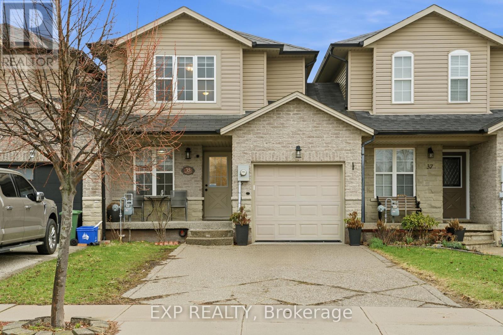 Semi-Detached/Link at 35 THAMES WAY, Hamilton (Mount Hope)