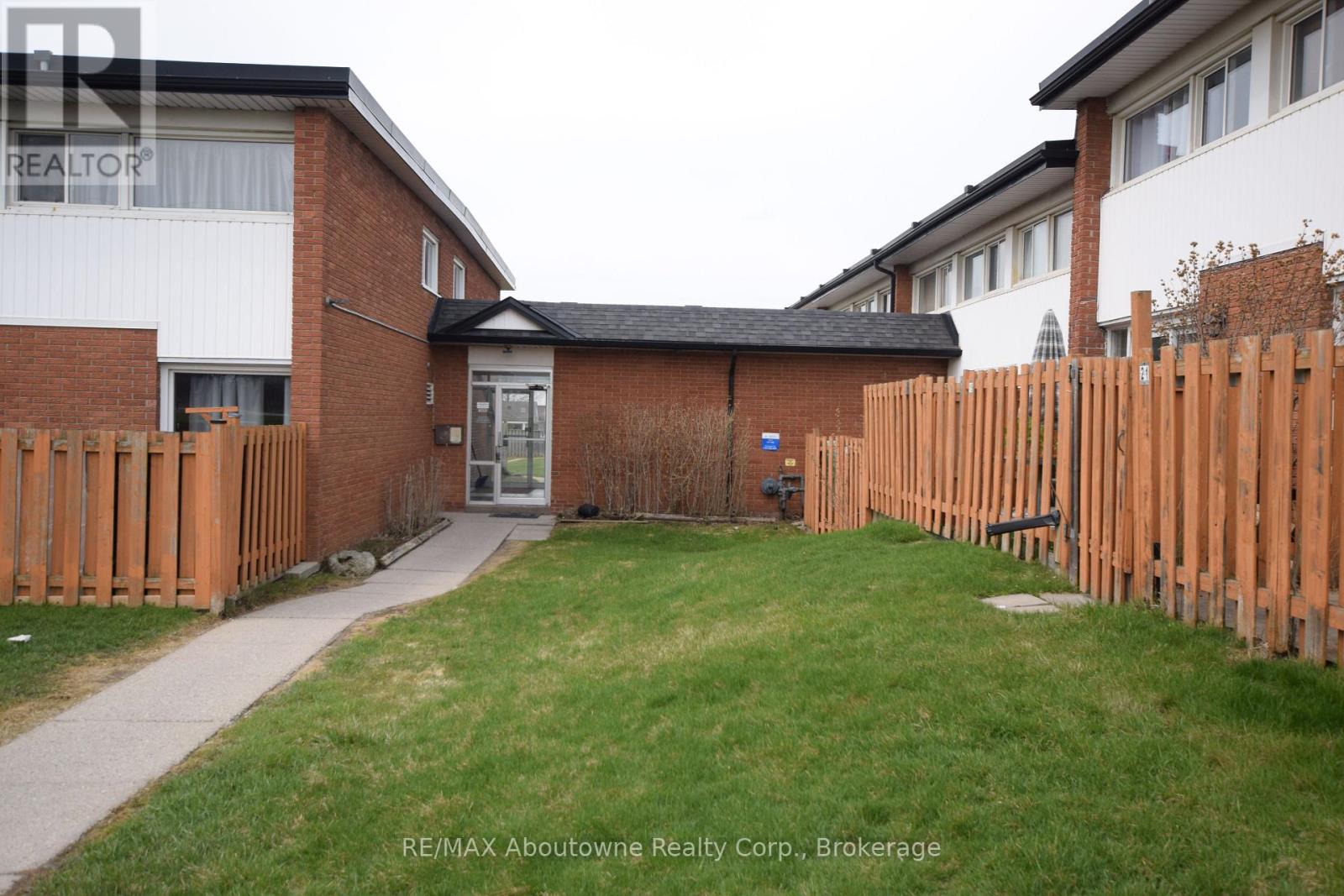 Multiplex at 25 - 176 HENRY STREET, Brantford
