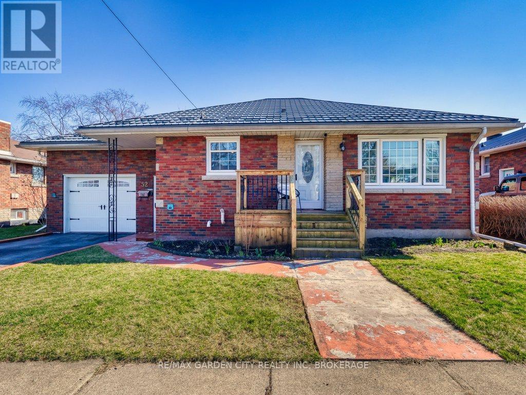 Detached at 52 CARTER STREET, Port Colborne (Sugarloaf)