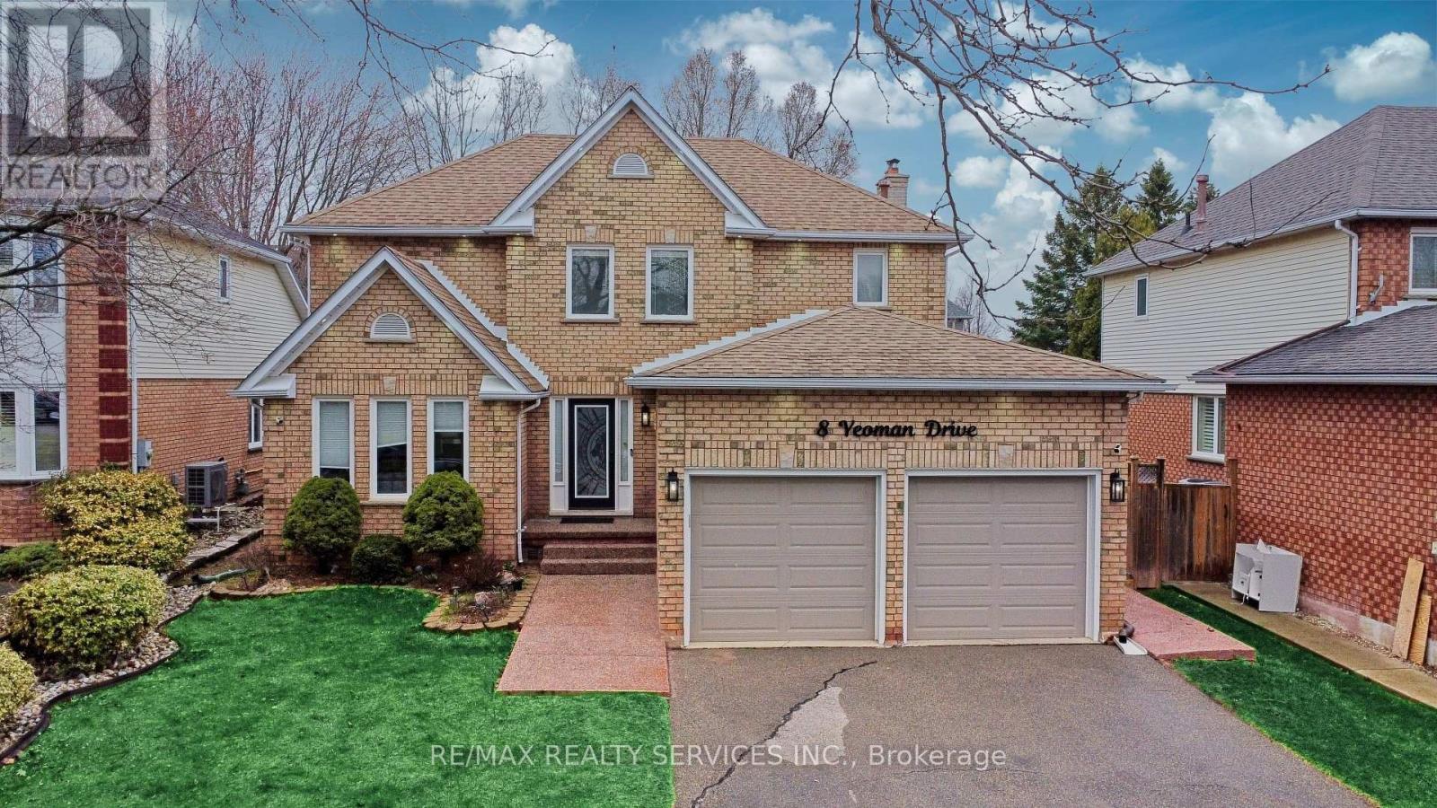 Detached at 8 YEOMAN DRIVE, Brantford