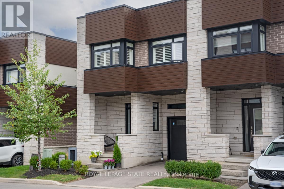 Townhouse at 22 - 35 MIDHURST HEIGHTS, Hamilton (Stoney Creek Mountain)