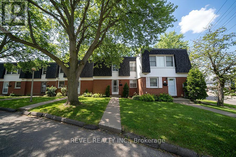 Townhouse at 52 - 273 ELGIN STREET, Brantford