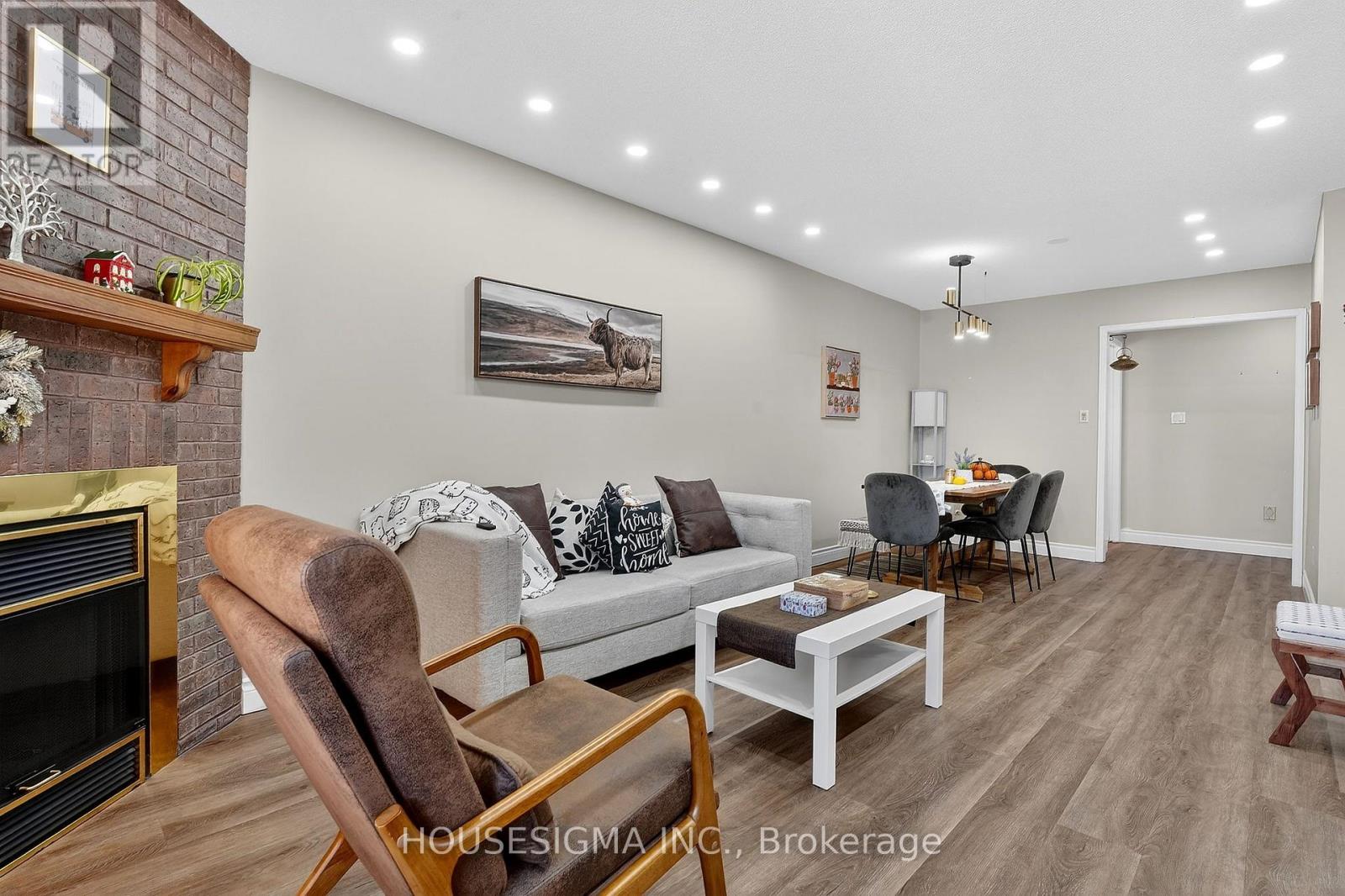 Townhouse at 2 - 14 HUNTINGWOOD AVENUE, Hamilton