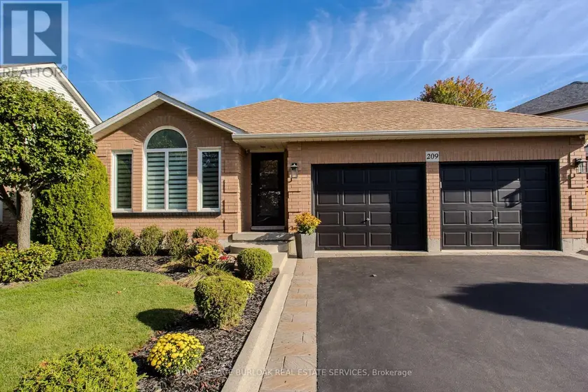 Detached at 209 PORTAGE LANE, Hamilton