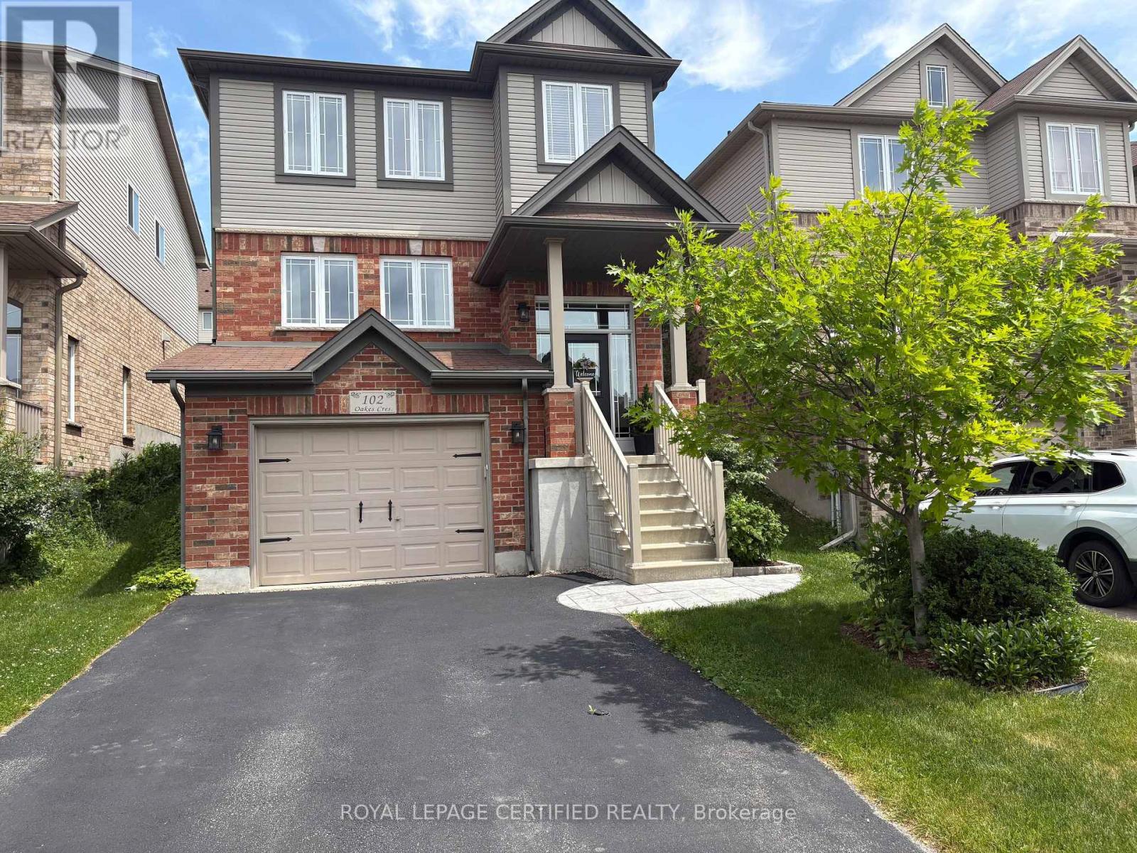 Detached at 102 OAKES CRESCENT, Guelph (Grange Road)