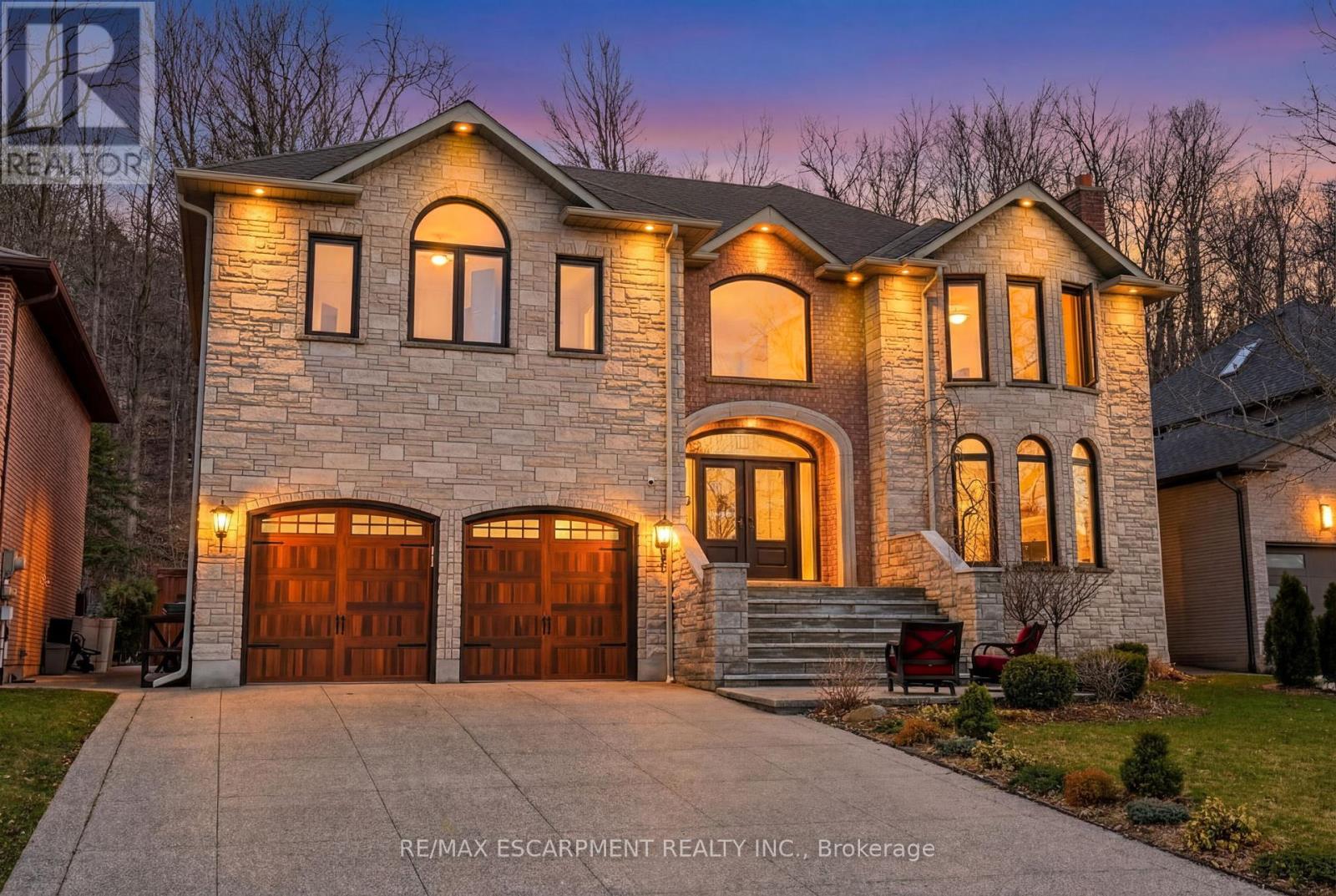 Detached at 82 MAPLE DRIVE, Hamilton (Stoney Creek)