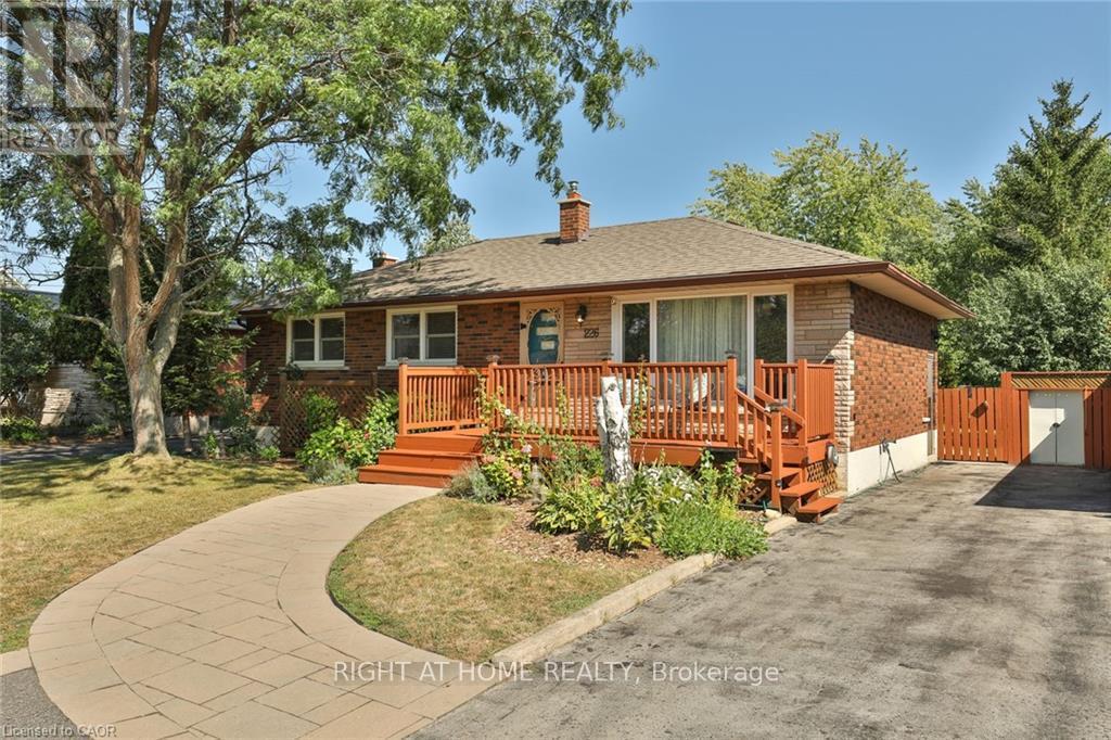 Detached at 226 BEL AIR AVENUE, Hamilton (Winona)