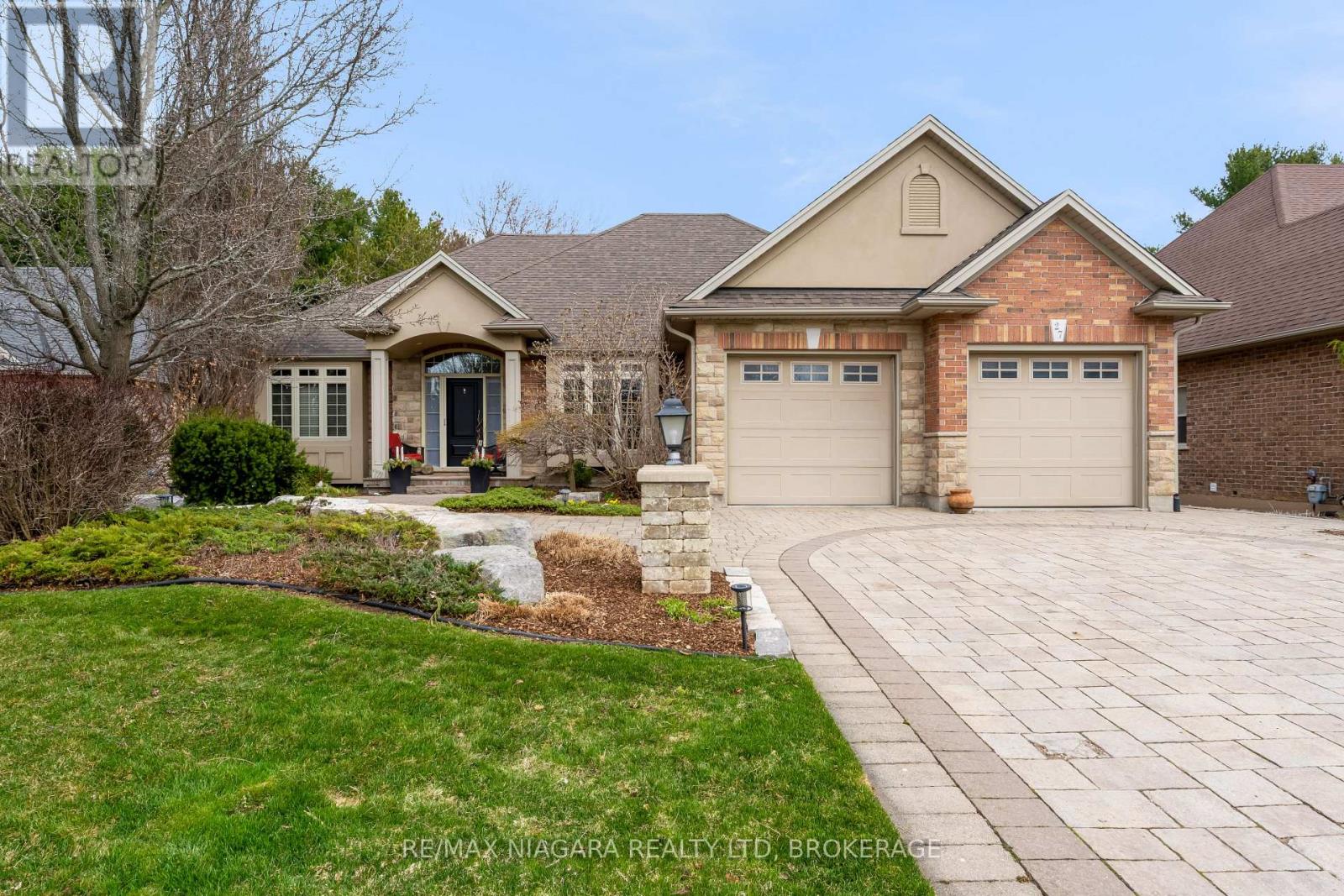 Detached at 27 MARTHA COURT, Pelham (Fenwick)