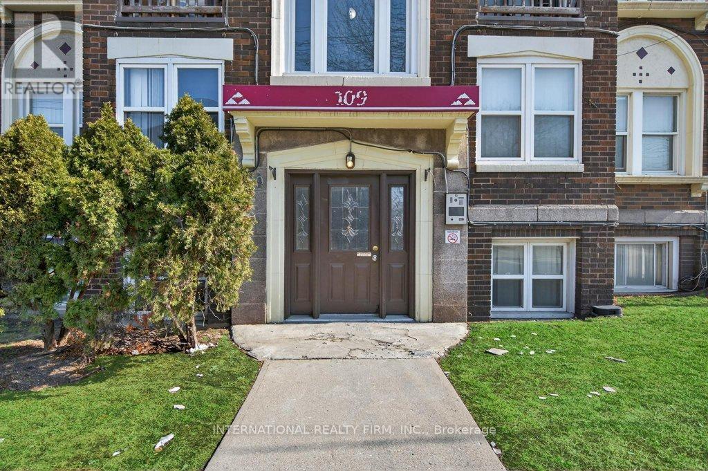 Multiplex at 4 - 109 BALSAM AVENUE S, Hamilton