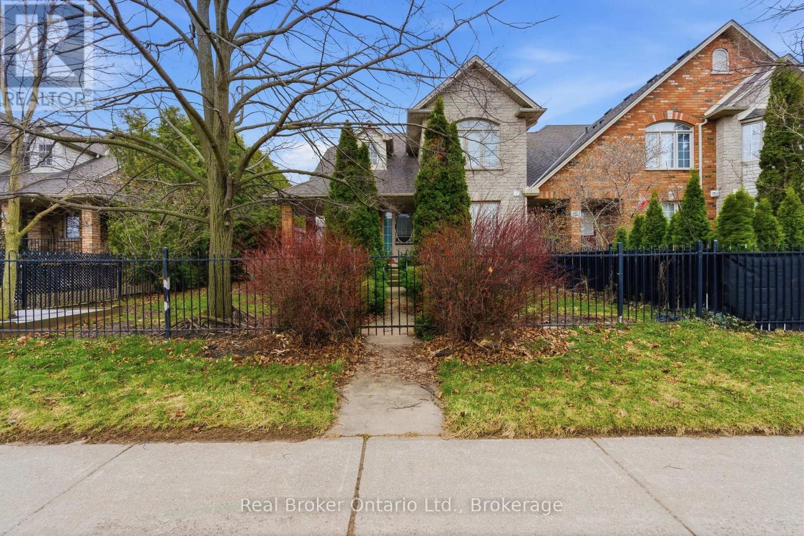 Townhouse at 189 LIVINGSTON AVENUE, Grimsby (Grimsby West)