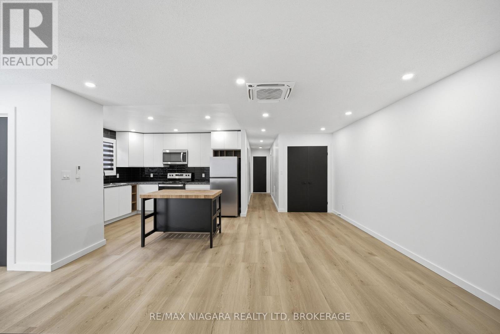 Multiplex at MAIN UNIT 1 - 1361 STATION STREET, Pelham (Fonthill)