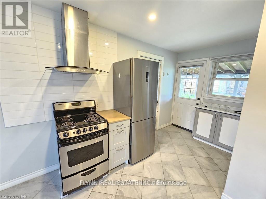 Detached at 2 - 99 GOLDEN BOULEVARD, Welland (Lincoln/Crowland)