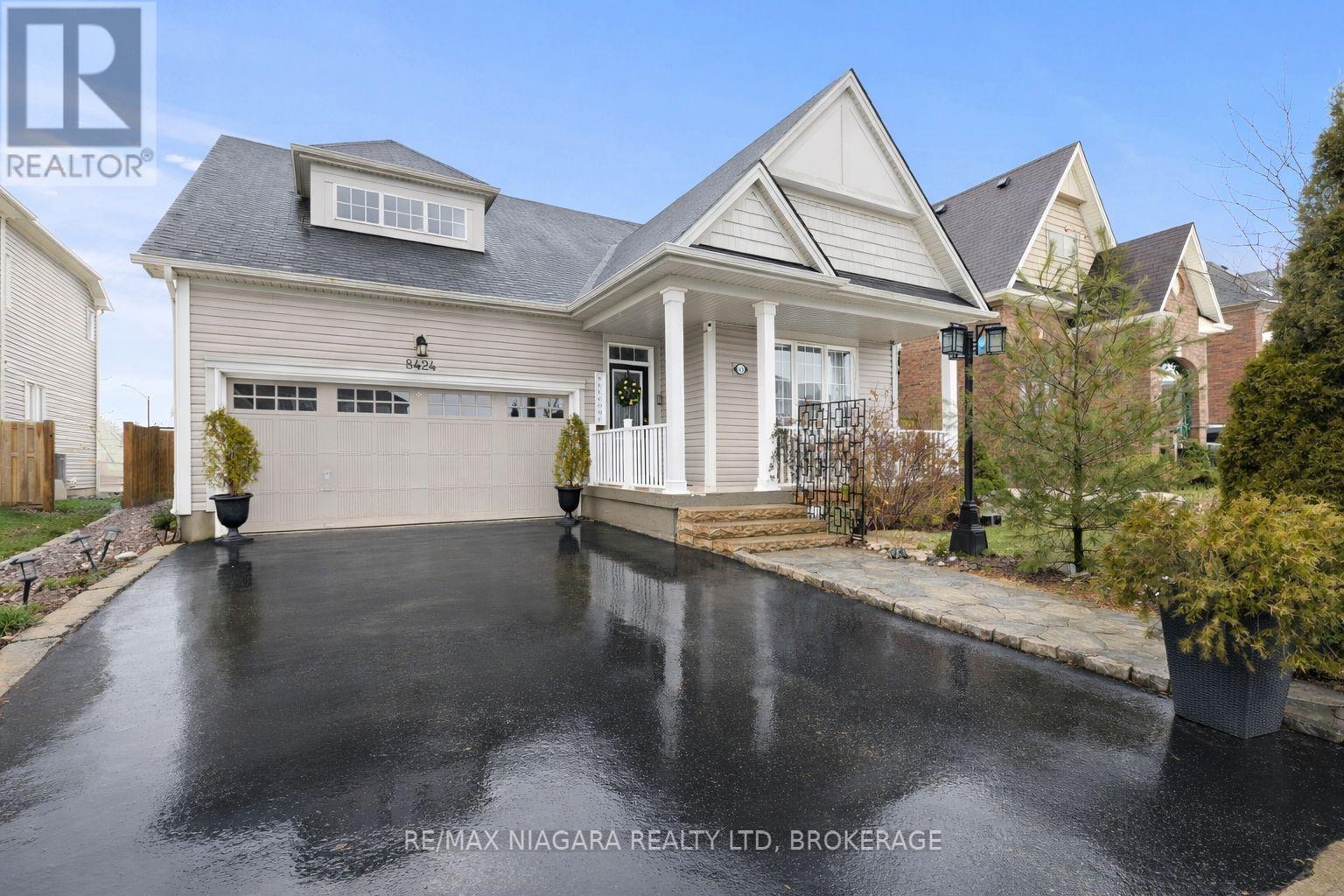 Detached at 8424 MULBERRY DRIVE, Niagara Falls (Brown)