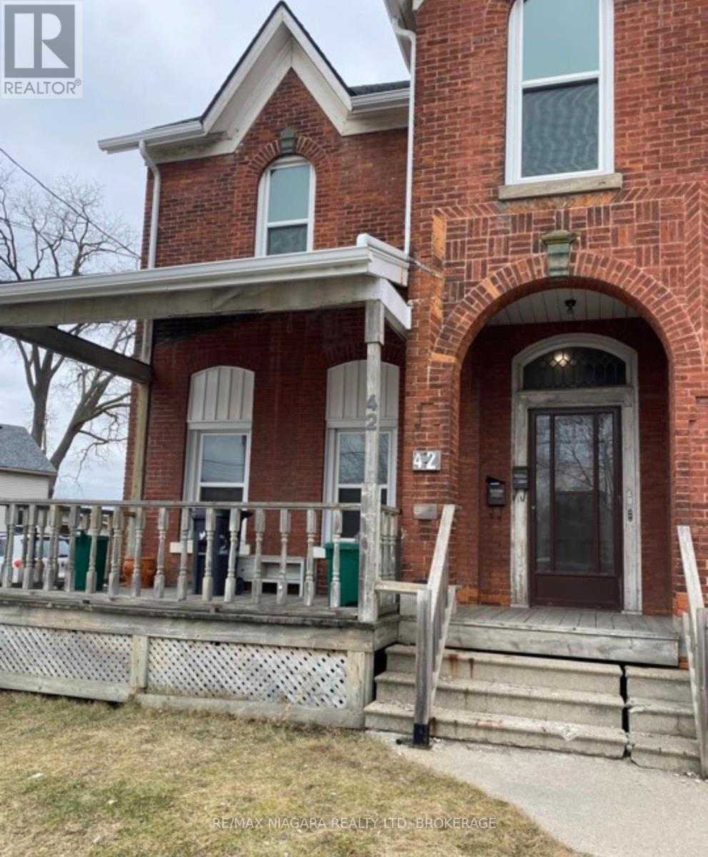 Multiplex at 42 NIAGARA STREET, St. Catharines (E. Chester)