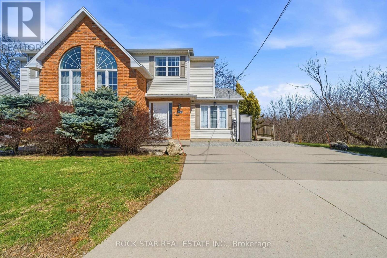 Semi-Detached/Link at 72 MARTINDALE ROAD, St. Catharines (Grapeview)