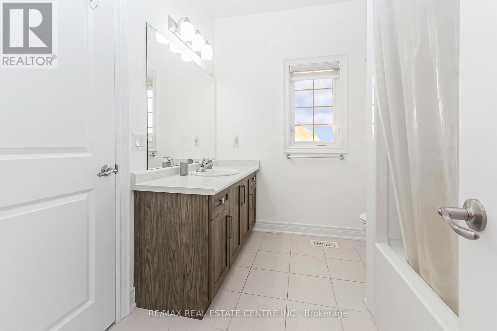 Detached at 127 LAMETTI DRIVE, Pelham