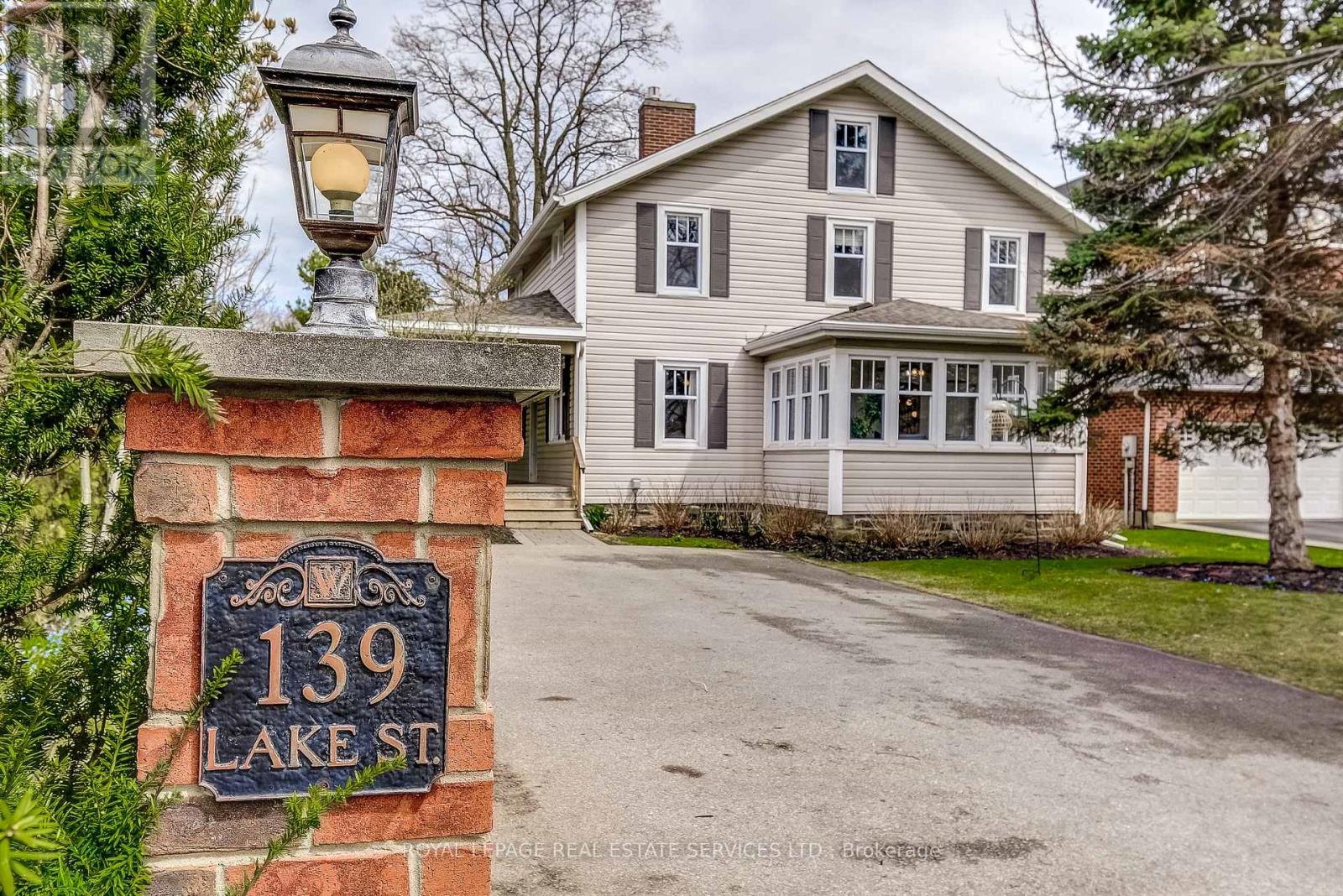 Detached at 139 LAKE STREET, Grimsby (Grimsby Beach)