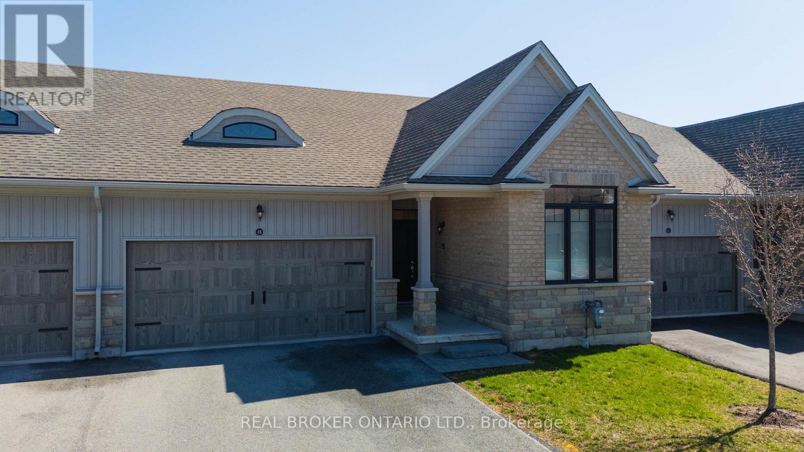 Townhouse at 18 BORDEN TRAIL, Welland (Prince Charles)