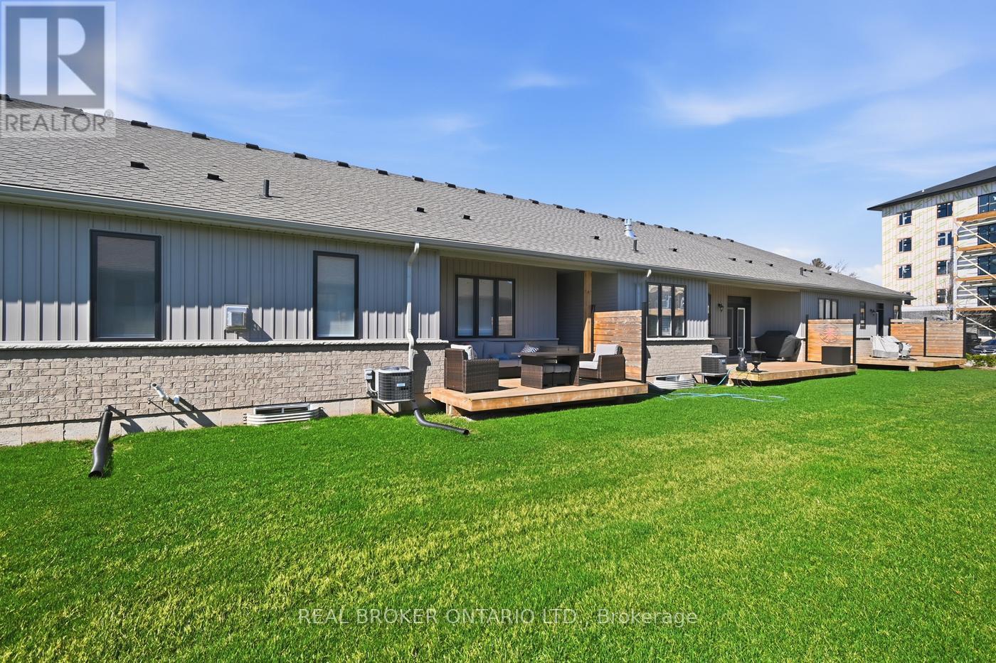 Townhouse at 18 BORDEN TRAIL, Welland