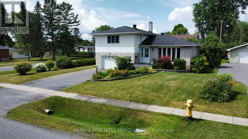 Detached at 11 AULT DRIVE, South Stormont