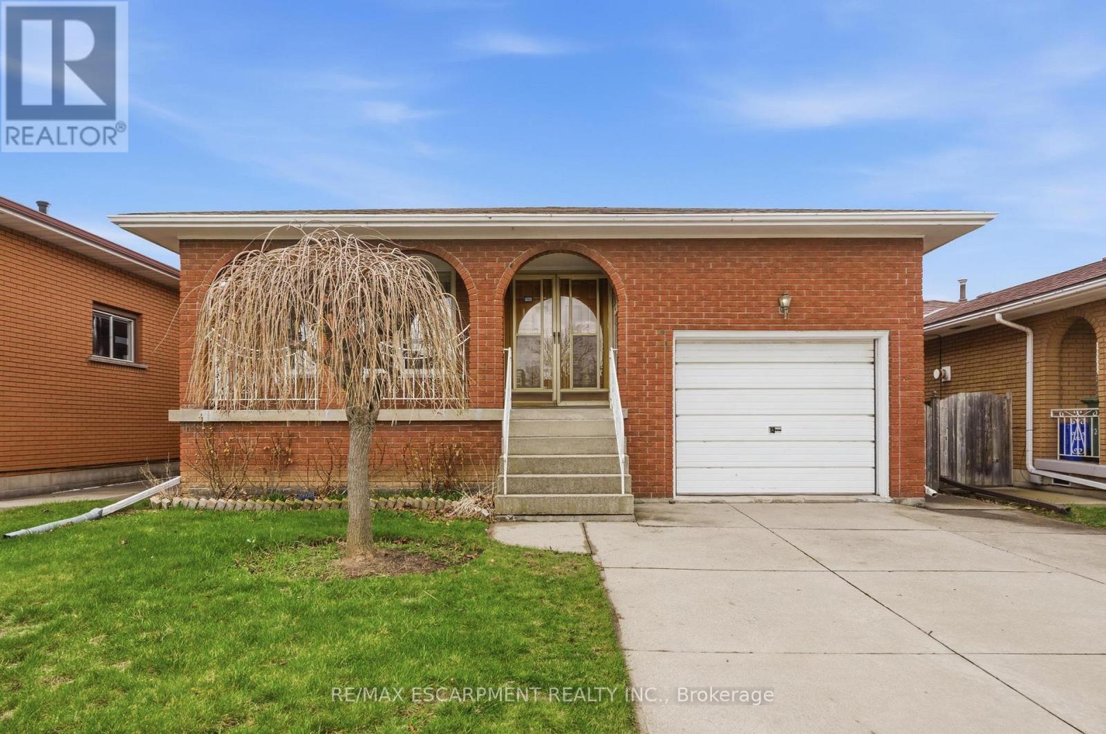Detached at 26 ADORN COURT, Hamilton (Kentley)