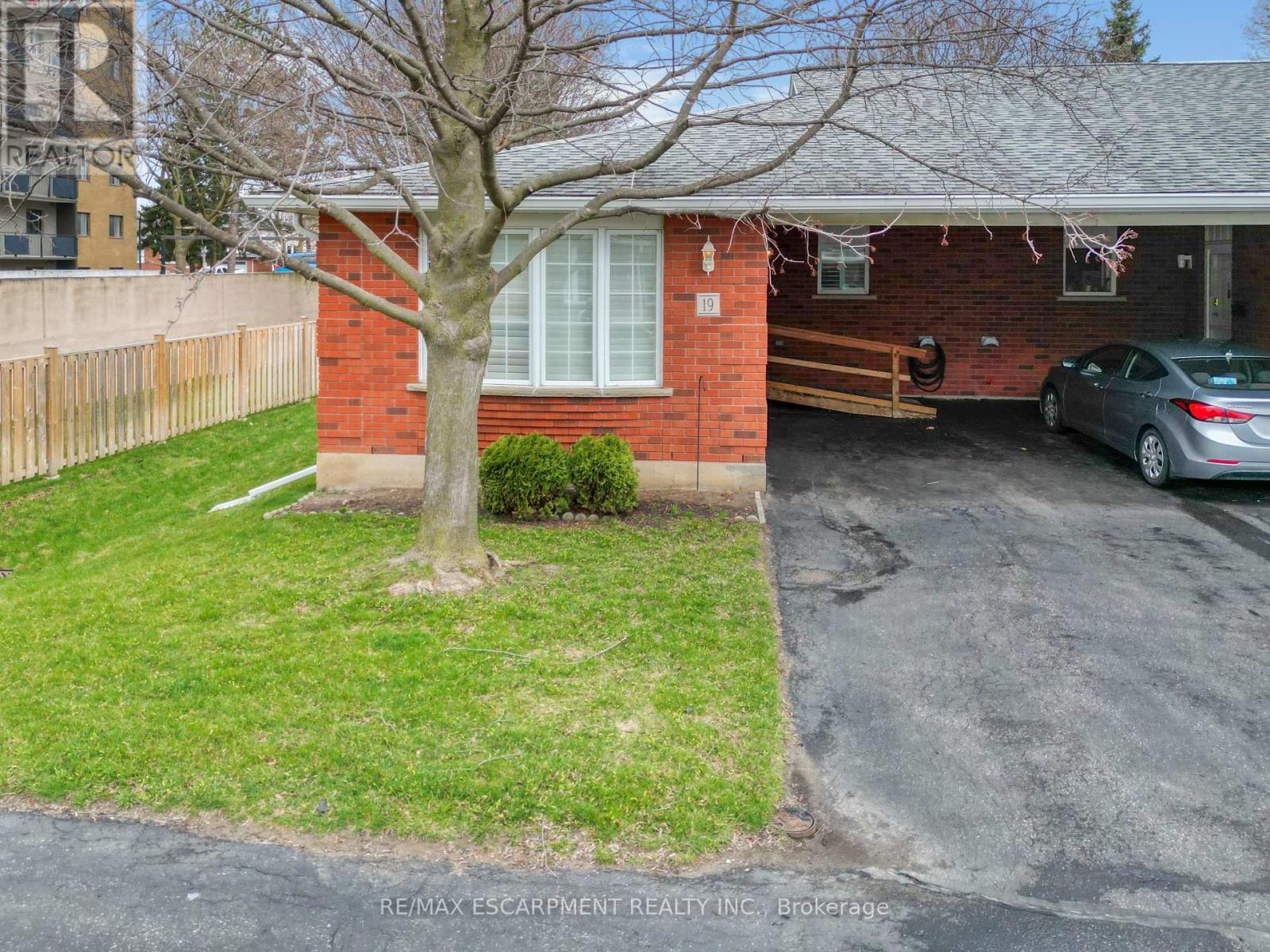 Townhouse at 19 - 229 LYNDEN ROAD, Brantford