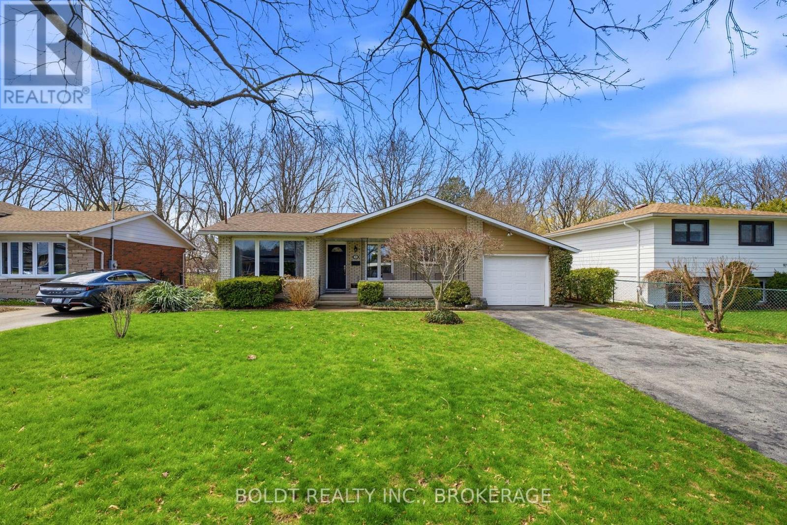 Detached at 95 PRINCE CHARLES DRIVE, St. Catharines (Lakeport)