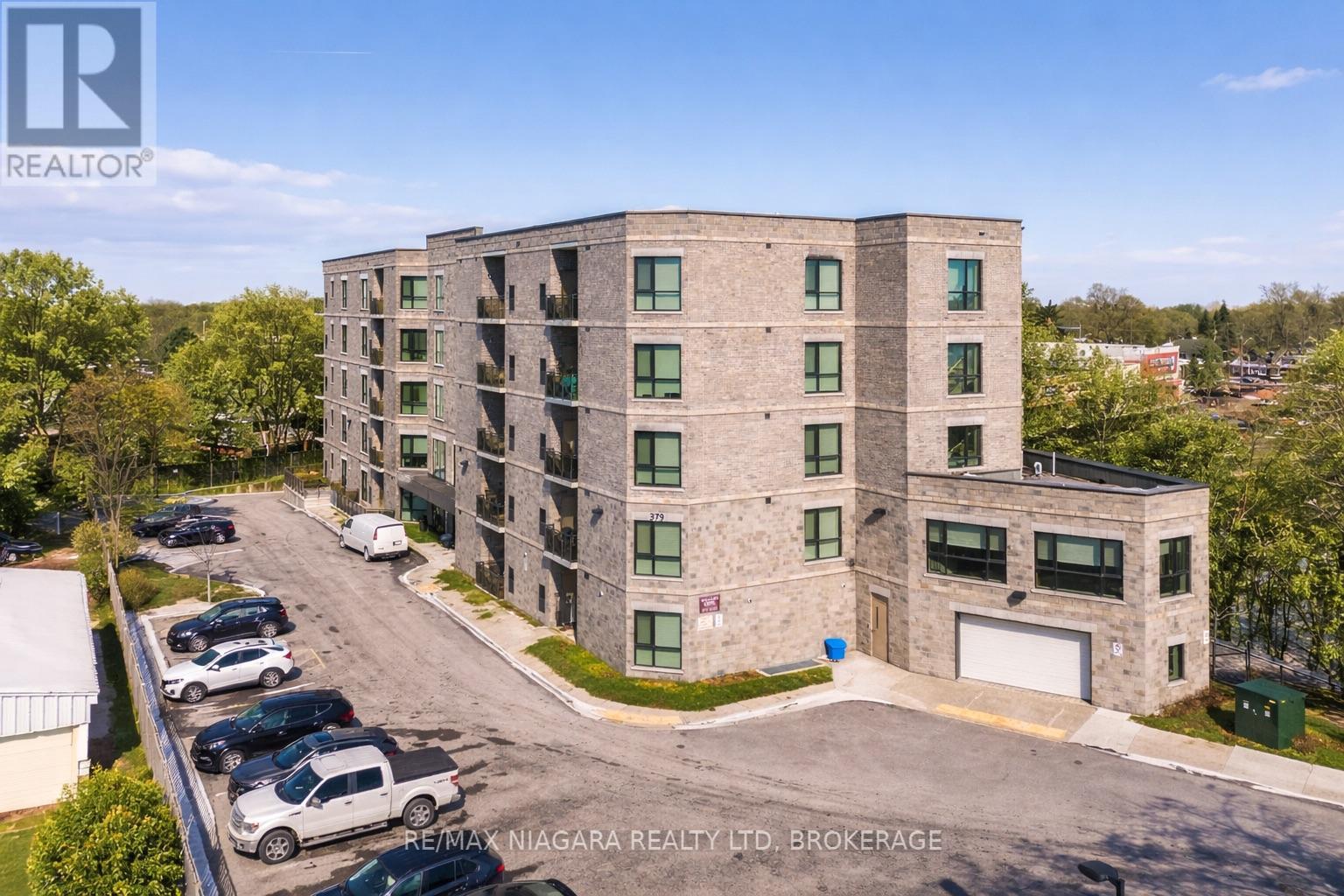 Apartment at 209 - 379 SCOTT STREET, St. Catharines (Vine/Linwell)
