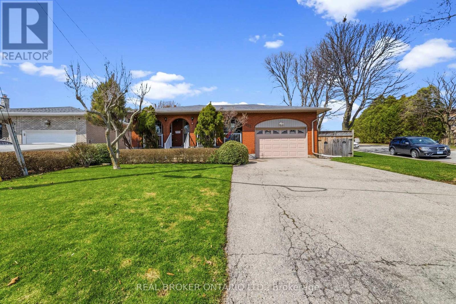 Detached at 122 GREEN CEDAR DRIVE, Hamilton (Gurnett)